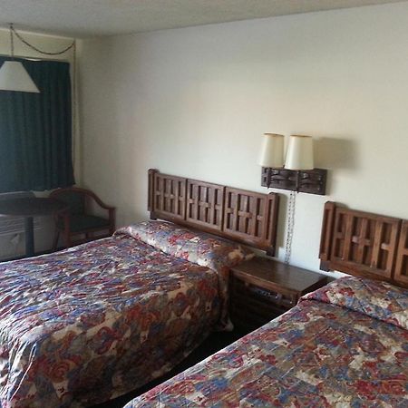 Gibson Inn El Monte Room photo