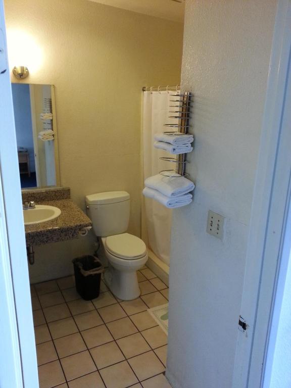 Gibson Inn El Monte Room photo