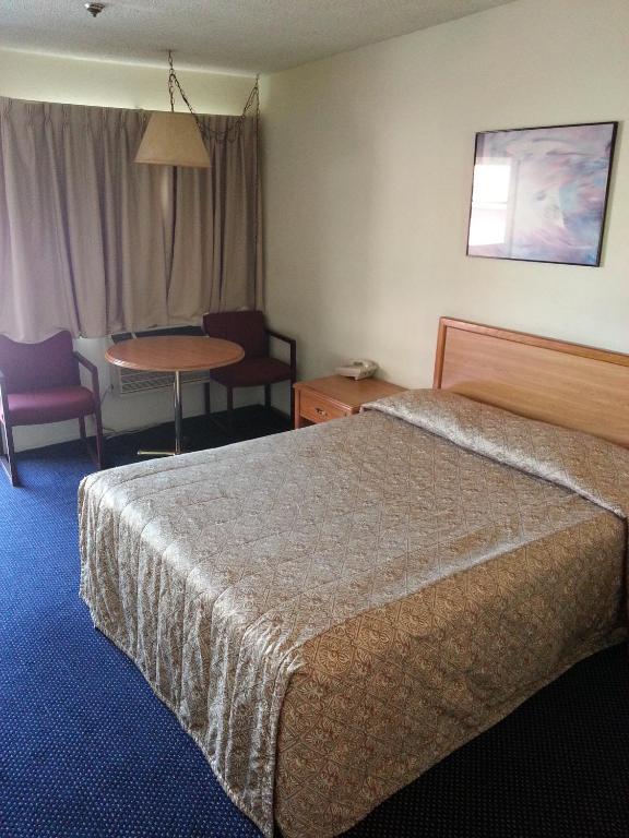 Gibson Inn El Monte Room photo